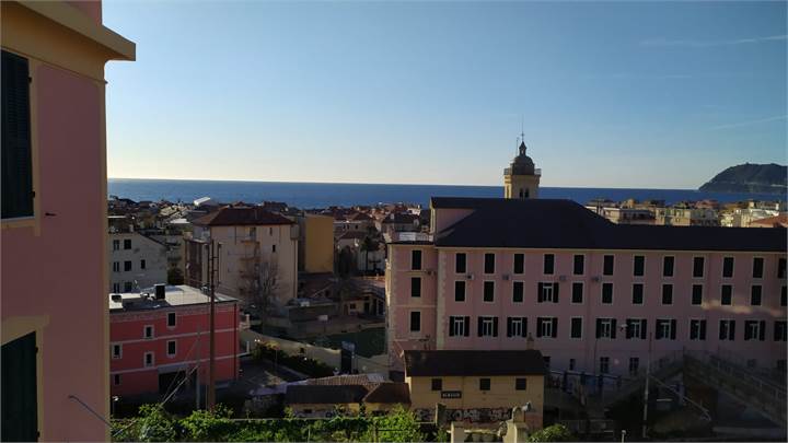 3+ bedroom apartment for sale in Alassio